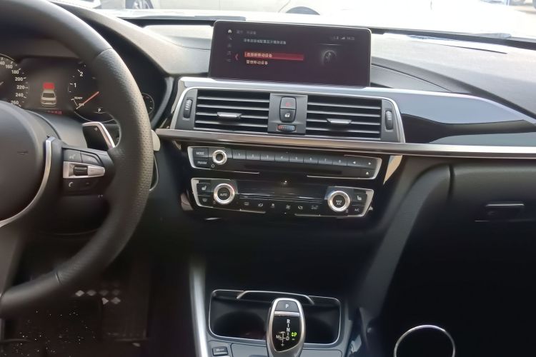 宝马3系 2019款 320Li M豪华套装局部细节16