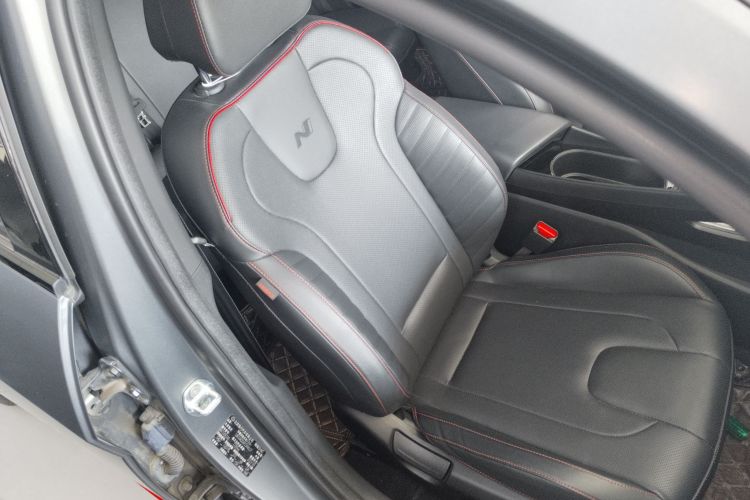 现代 伊兰特 2023款 240TGDi DCT N Line LUX尊贵版局部细节41