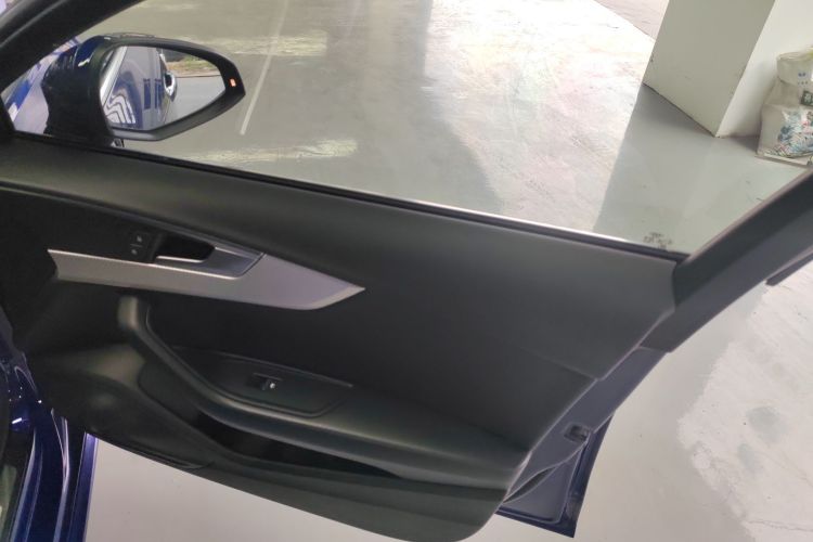 奥迪A4L 2017款 Plus 40 TFSI 进取型中控内饰7005