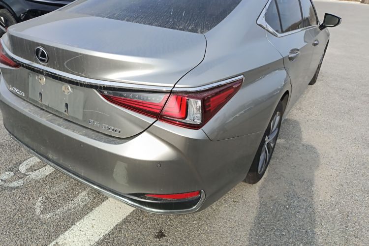 雷克萨斯ES 2020款 200 卓越版车身外观9