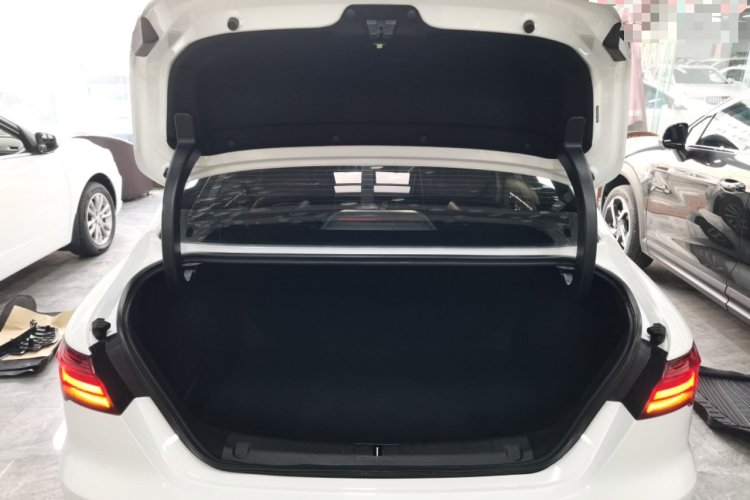 吉利汽车 缤瑞 2019款 200T DCT缤驰版机舱底盘23