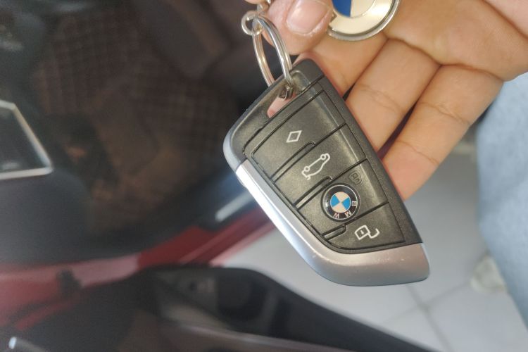 宝马3系 2022款 325Li M运动套装中控内饰11