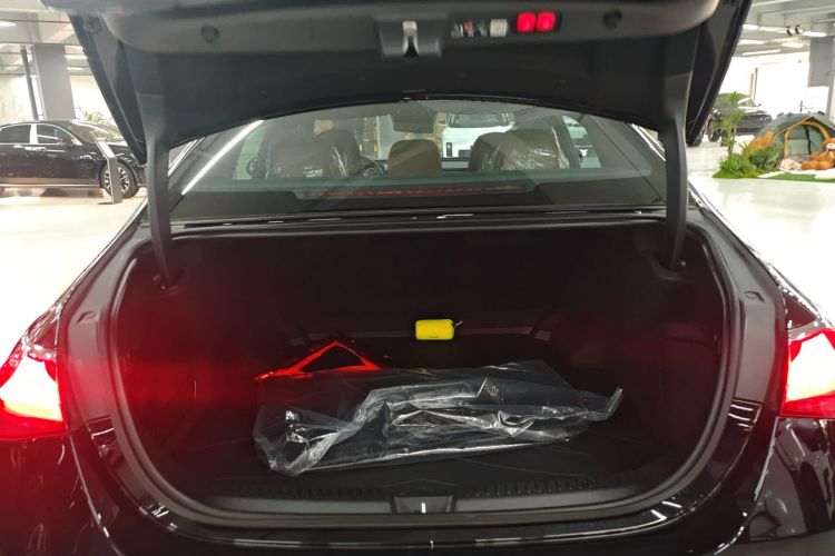 奔驰E级 2025款 改款 E 300 L 时尚型局部细节23