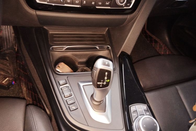 宝马3系GT 2019款 320i 时尚型中控内饰18