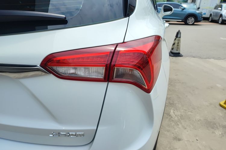 别克 昂科威 2018款 28T 四驱精英型车身外观9