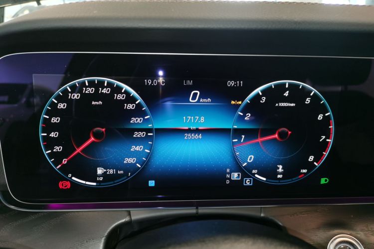 奔驰E级(进口) 2023款 改款 E 260 时尚型运动版局部细节14