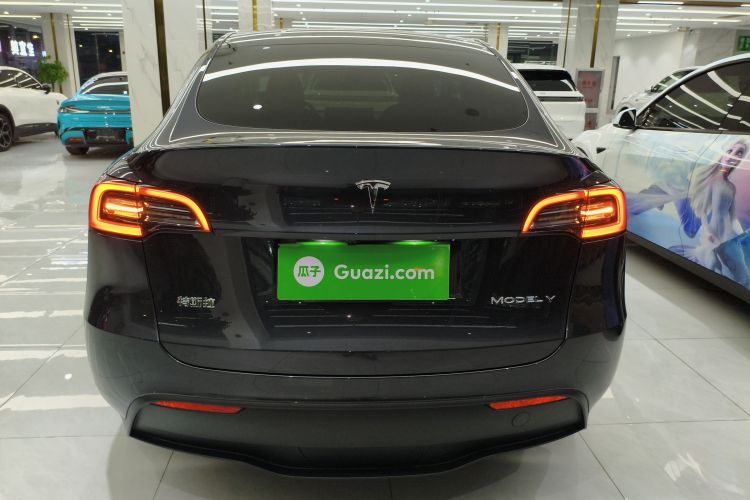 特斯拉 Model Y 2024款 后轮驱动版车身外观6