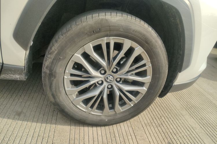 丰田 威兰达 2023款 双擎 2.5L E-CVT两驱豪华PLUS版车身外观10