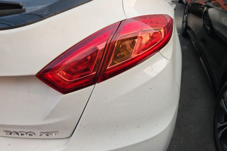 长安 逸动 2015款 1.6L 手动俊酷型 国V车身外观9