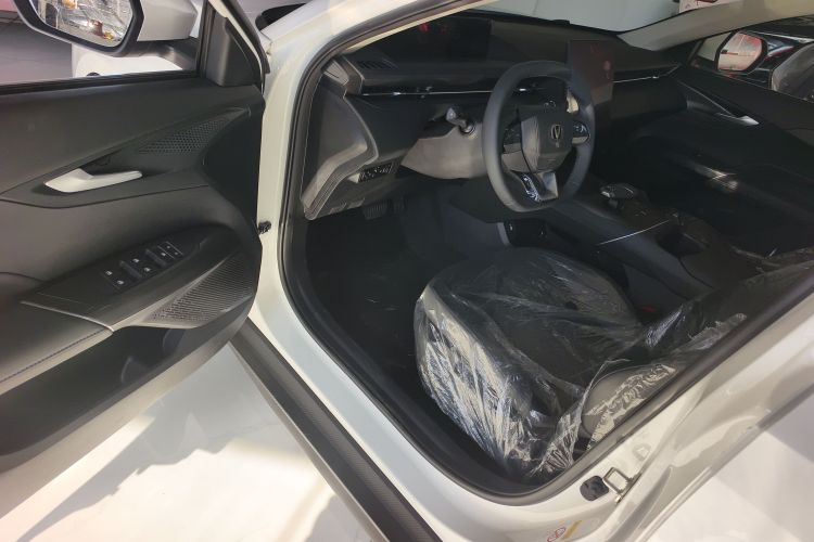 长安 逸动 2025款 蓝鲸 1.5T 500Bar尊贵型中控内饰20