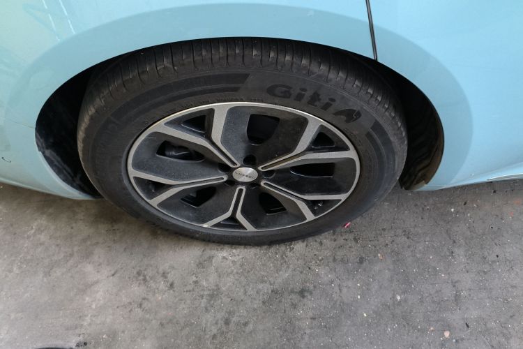 鸿蒙智行 智界S7 2025款 705km Pro车身外观6008