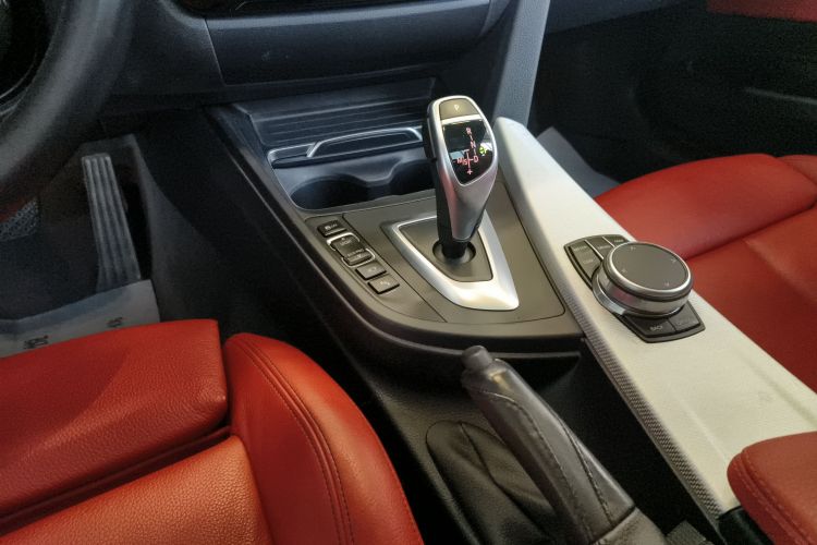 宝马3系GT 2019款 320i M运动型中控内饰18