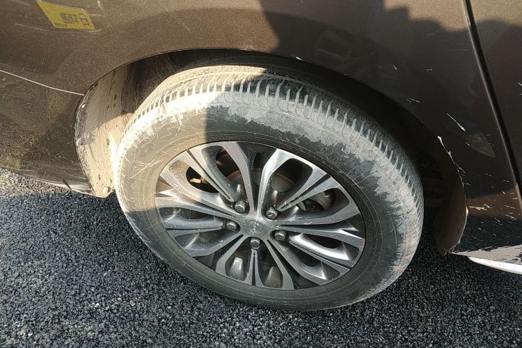 别克GL8 2023款 陆上公务舱 舒适型车身外观6008