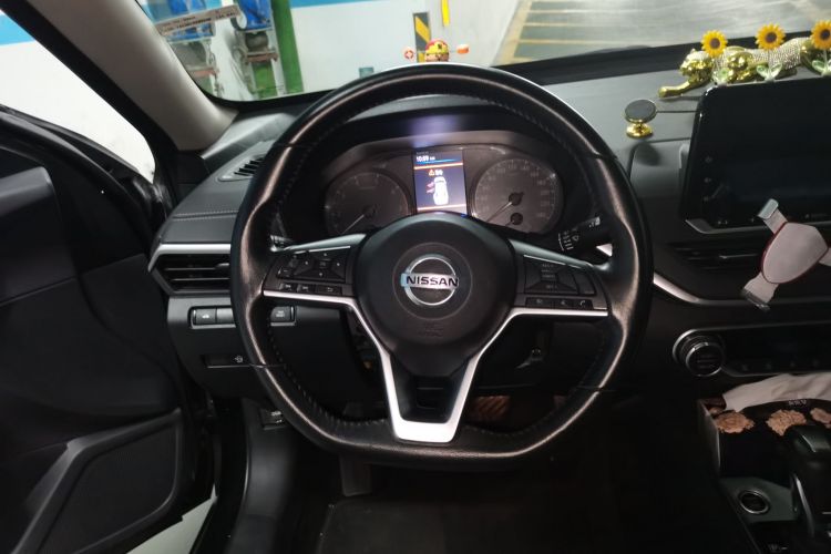 日产 天籁 2020款 改款 2.0L XL 舒适版中控内饰13