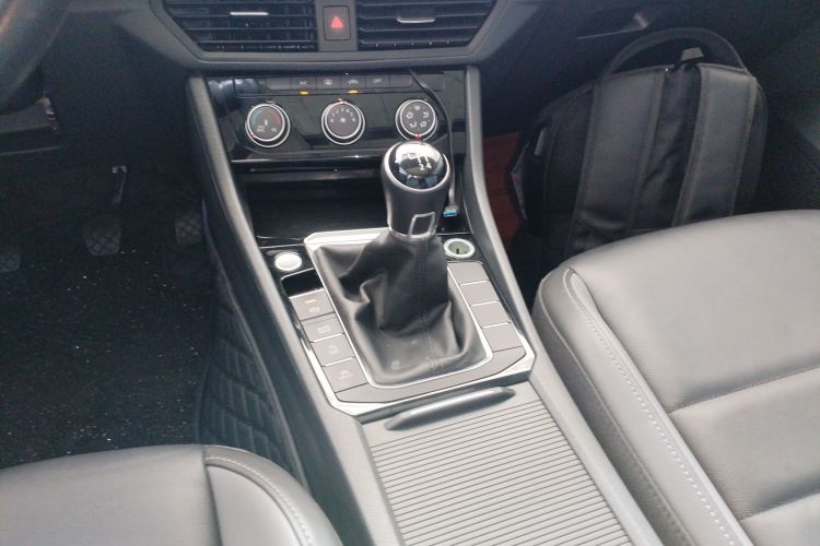 大众 速腾 2021款 200TSI 手动超越版中控内饰18