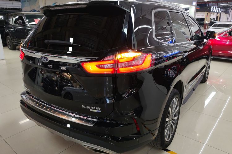 福特 锐界 2021款 改款 PLUS EcoBoost 245 两驱豪锐型 7座车身外观7