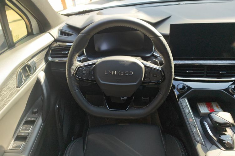 领克06 2023款 Remix 1.5T 劲Pro中控内饰13