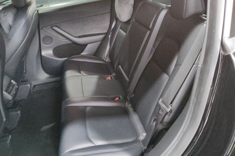 特斯拉 Model Y 2022款 后轮驱动版中控内饰7004