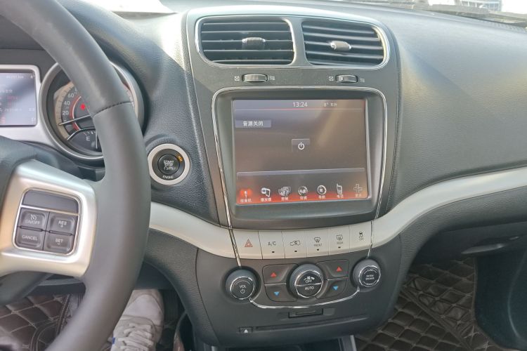 道奇 酷威 2013款 2.4L 两驱尊尚版中控内饰16