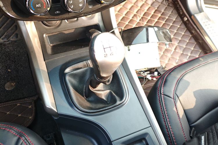 海马S5 2015款 1.6L 手动舒适型中控内饰18