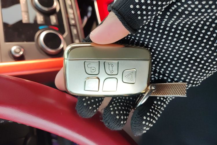 路虎 发现神行 2018款 240PS SE版中控内饰11