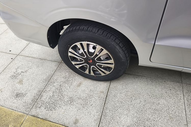 五菱汽车 五菱宏光V 2022款 1.5L劲取版电动助力LAR车身外观6008