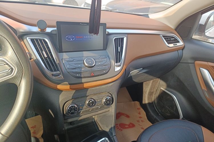 东南DX7 2017款 1.5T 手动凯旋版中控内饰16