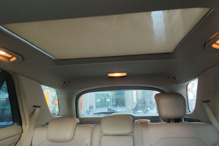 奔驰M级 2014款 ML 400 4MATIC动感型中控内饰22