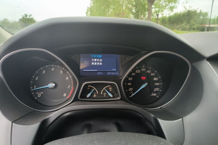 福特 福克斯 2012款 两厢 2.0L 手动豪华运动型中控内饰15