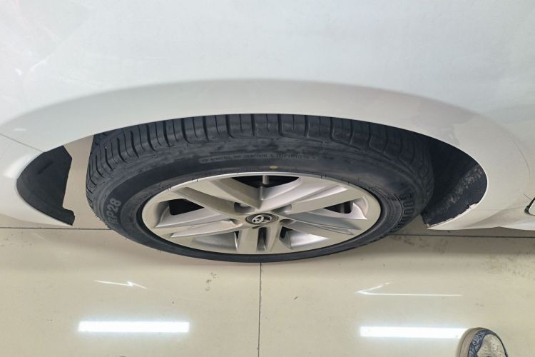 丰田 雷凌 2023款 185T CVT豪华版车身外观6008