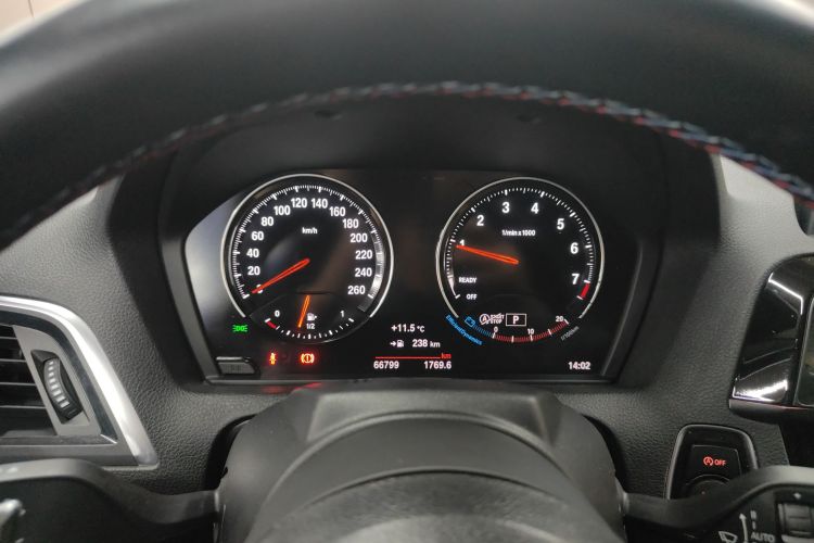 宝马2系(进口) 2018款 220i 敞篷轿跑车 运动设计套装局部细节14