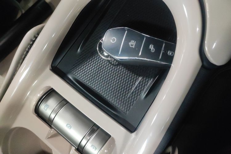 比亚迪 海豚 2024款 荣耀版 420km 时尚版中控内饰11