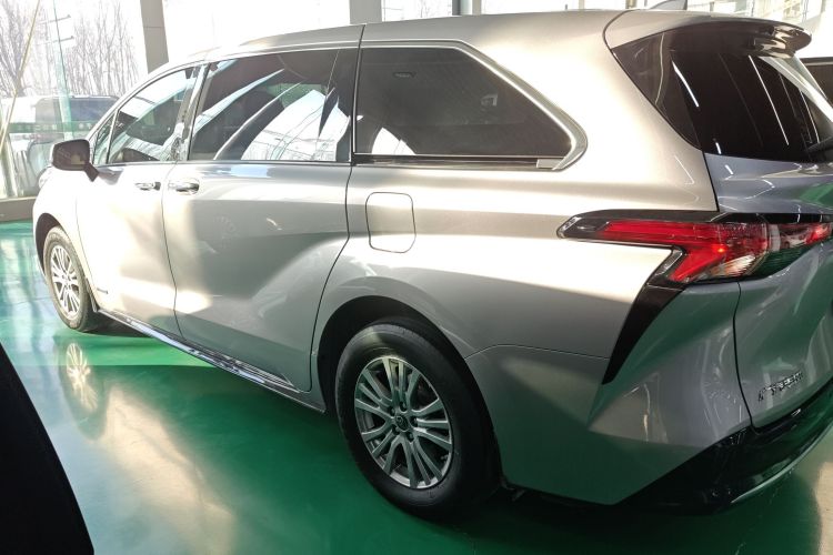丰田 赛那SIENNA 2021款 2.5L混动 豪华版车身外观4
