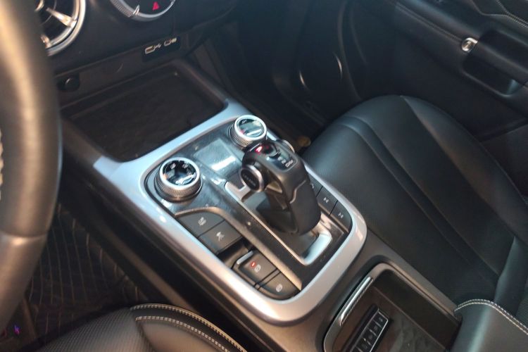 坦克300 2021款 越野版 2.0T 征服者中控内饰18