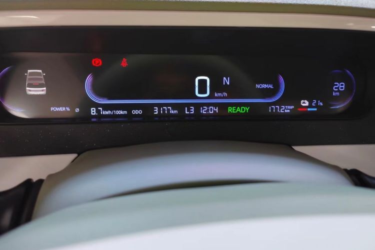 吉利银河 2025款 210km 熊猫骑士中控内饰14