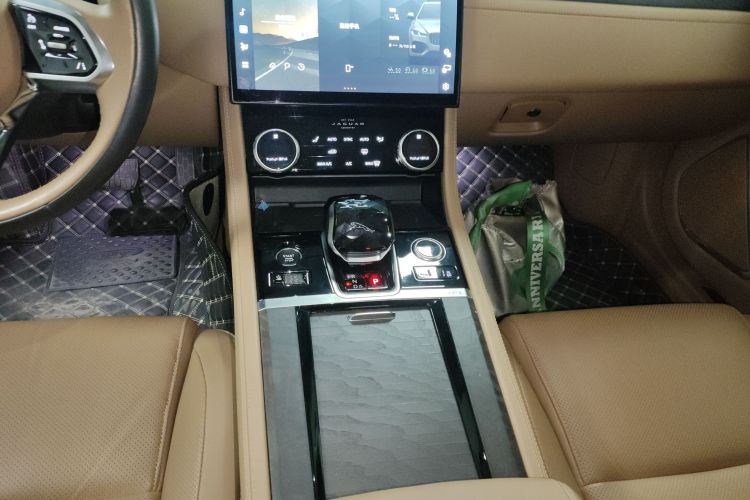 捷豹XFL 2022款 XFL 2.0T P250 两驱尊享豪华版局部细节18