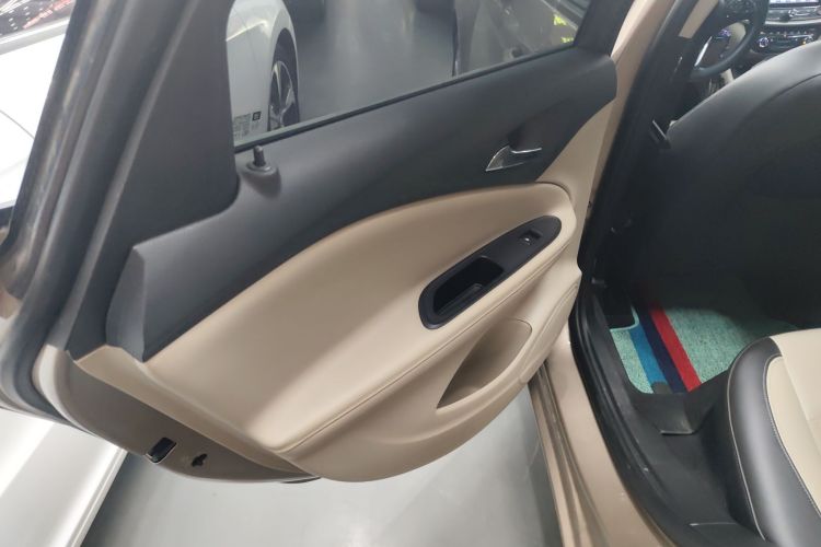 别克 威朗 2019款 三厢 15S 自动领先型中控内饰7008