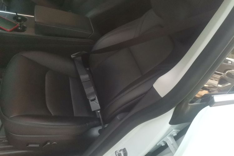 特斯拉 Model Y 2023款 后轮驱动版中控内饰19