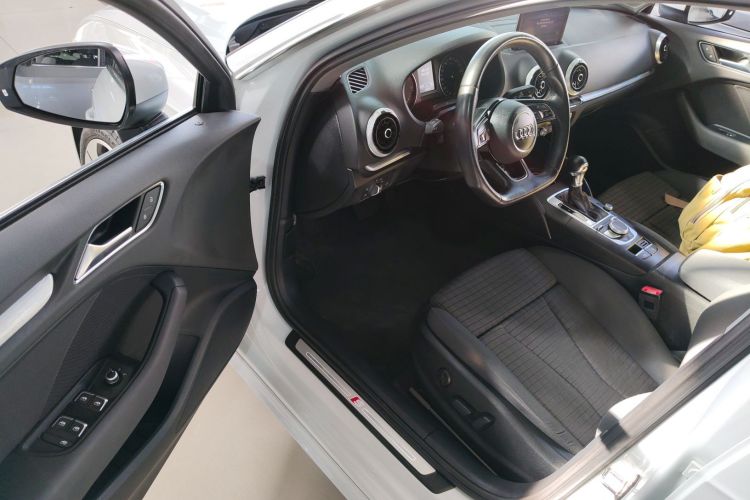 奥迪A3 2019款 Sportback 35 TFSI 运动型 国V中控内饰20