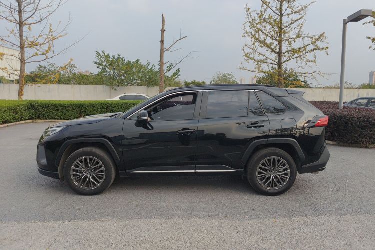 丰田 威兰达 2023款 2.0L CVT两驱豪华PLUS版车身外观4