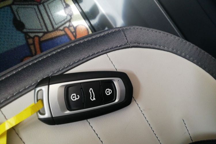 吉利银河 2024款 200km 熊猫卡丁中控内饰7001