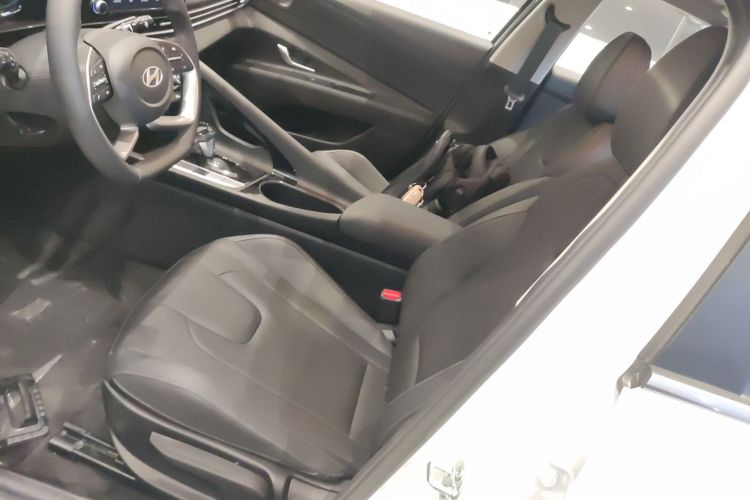 现代 伊兰特 2023款 1.5L CVT GLX精英版局部细节19