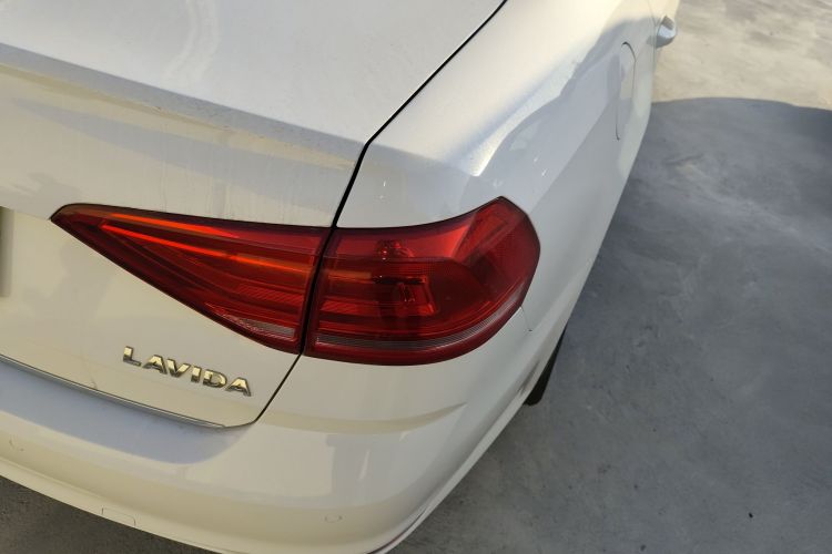 大众 朗逸 2017款 1.6L 自动舒适版车身外观9