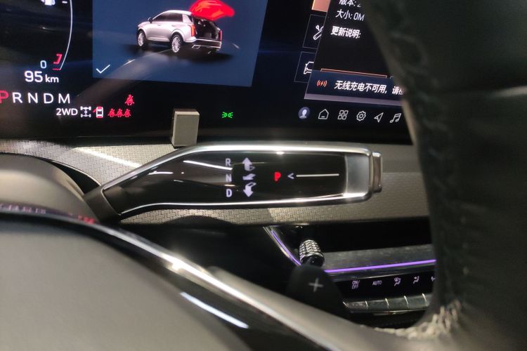 凯迪拉克XT5 2025款 2.0T 尊贵型中控内饰18