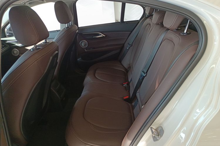 宝马1系 2021款 改款 120i M运动曜夜版中控内饰7004