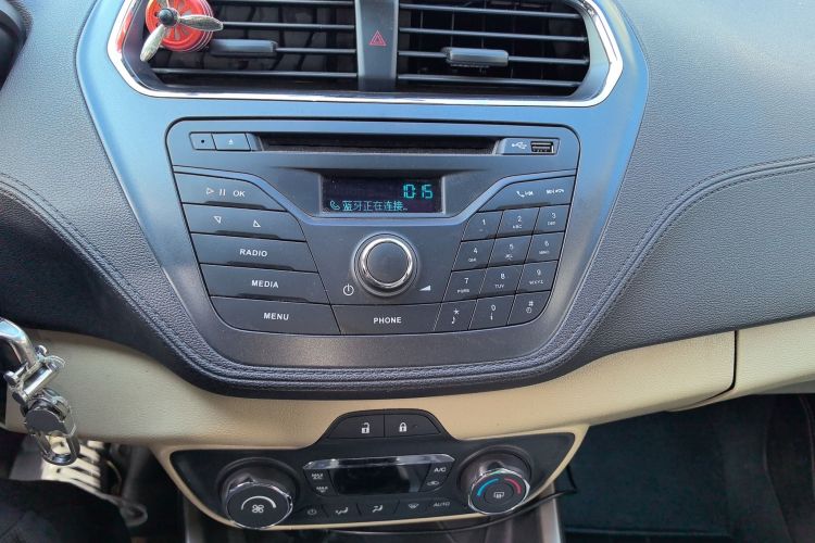 福特 福睿斯 2015款 1.5L 自动时尚型中控内饰16