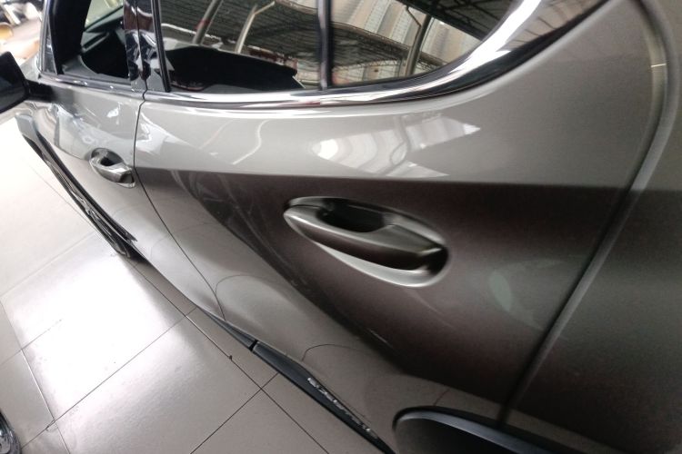 雷克萨斯UX新能源 2020款 300e 纯·悦版车身外观4