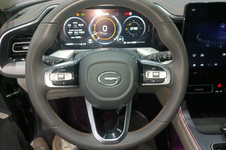 广汽传祺 传祺GS8 2022款 领航系列 2.0TGDI 两驱豪华智联版（七座）中控内饰13