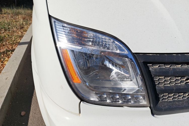 上汽大通MAXUS 新途V80 2021款 2.0T PLUS 手动全能王中轴中顶6/7/8/9座车身外观6006