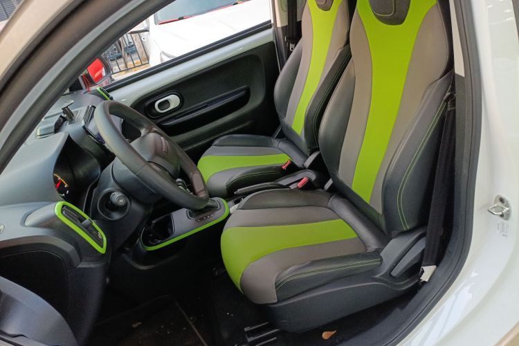 荣威 科莱威CLEVER 2021款 302km新四座超能版中控内饰19